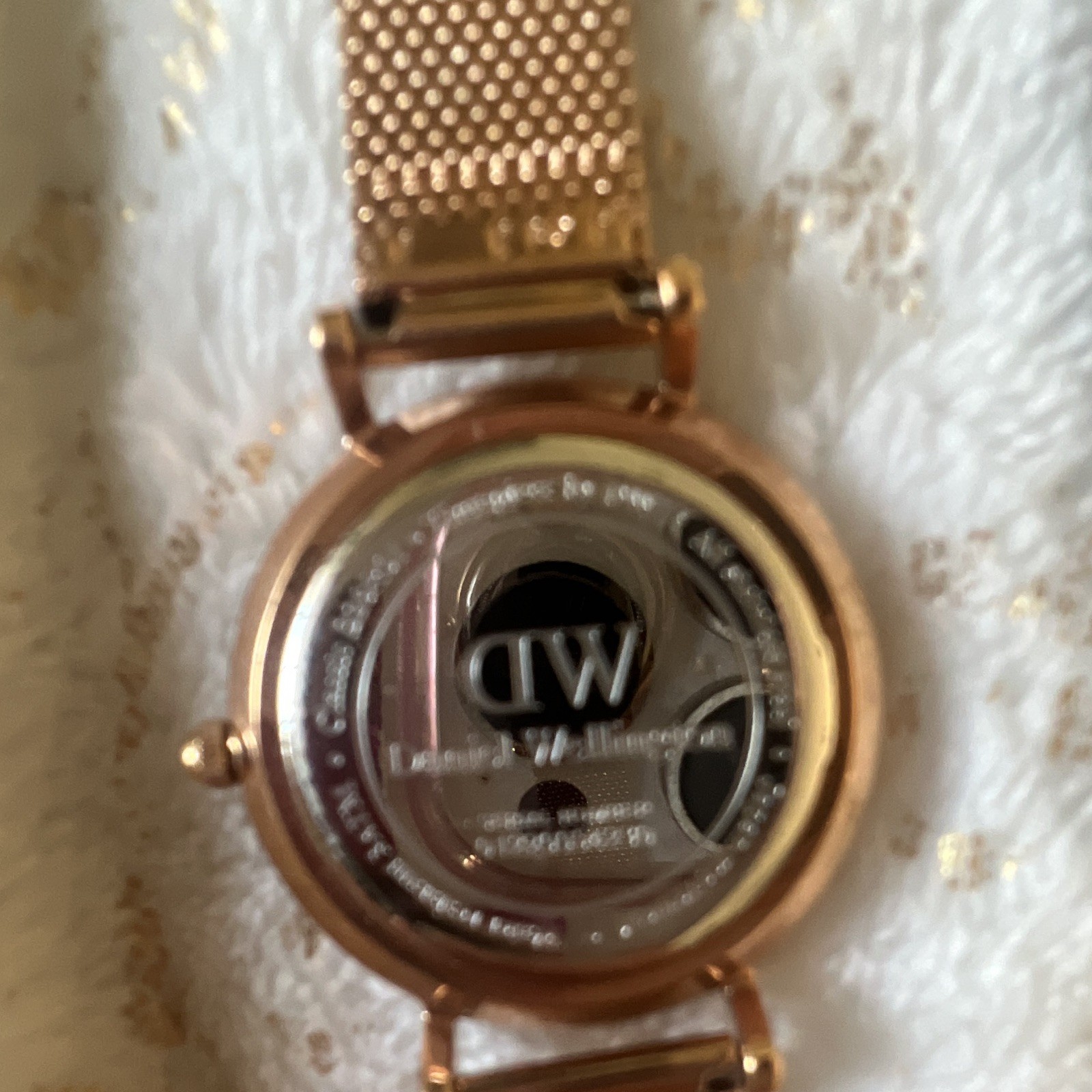 Daniel Wellington Quartz 32mm White Dial Rose Gold Mesh Watch + Black Strap