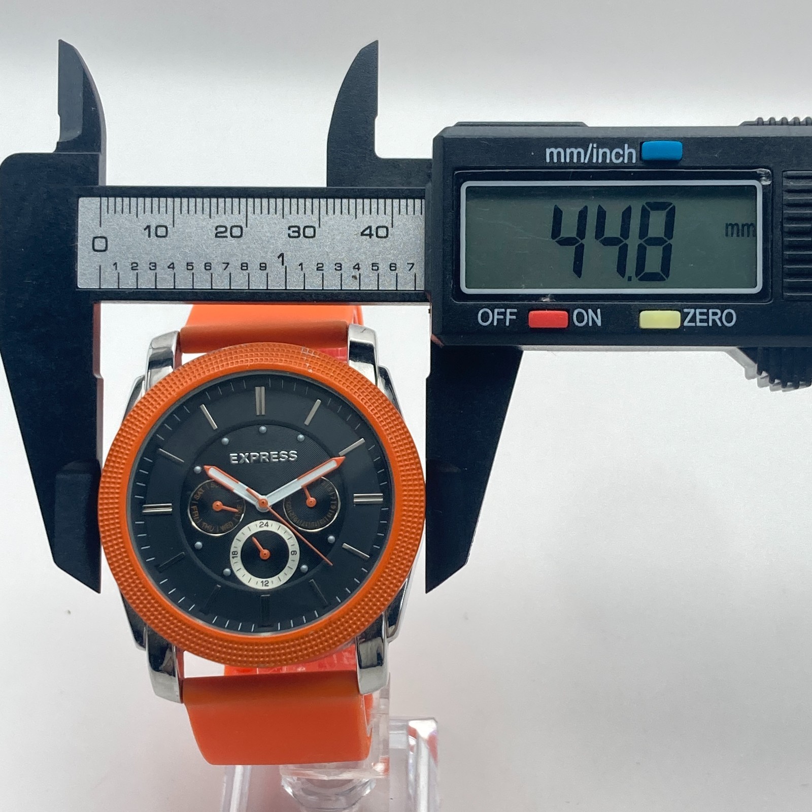 Express Men’s Watch 45mm Silver Tone Orange Day Date Silicone New Battery 9.5″
