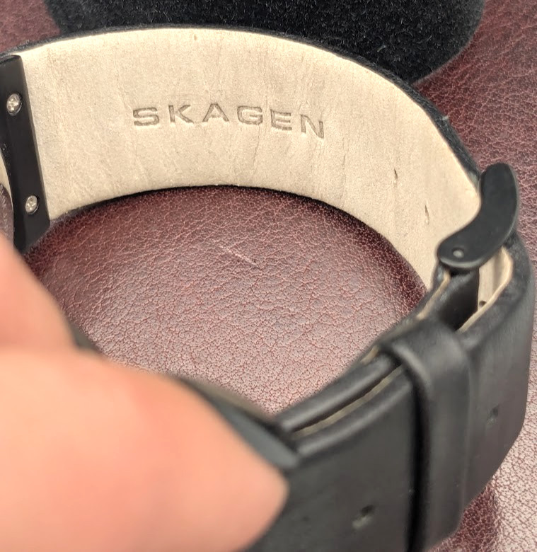 Skagen Denmark Genuine Leather Quartz Movement Date Indicator Wristwatch