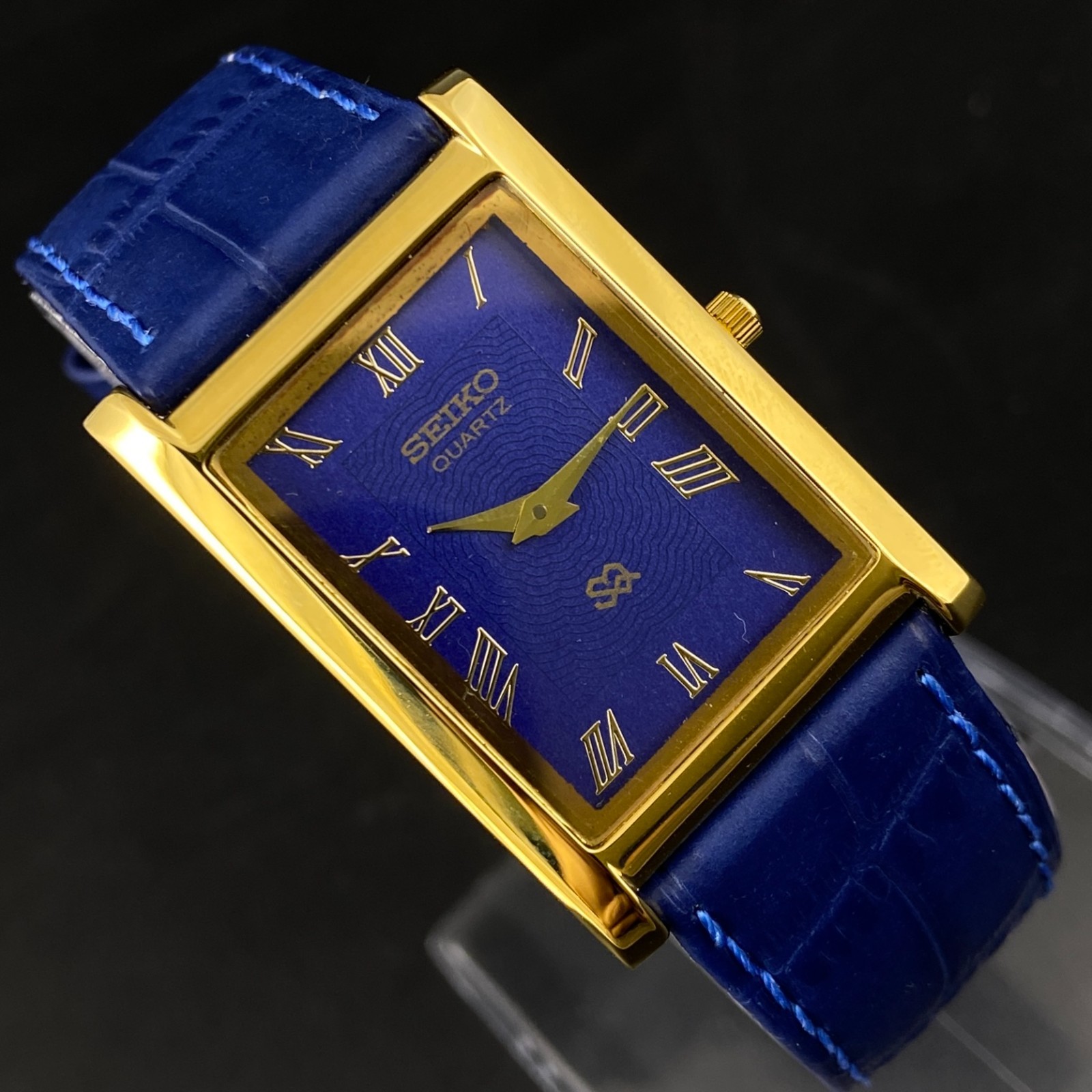 Vintage Seiko Slim Quartz Blue Face Rectangle Japanese 26MM Case Mens Watch S01