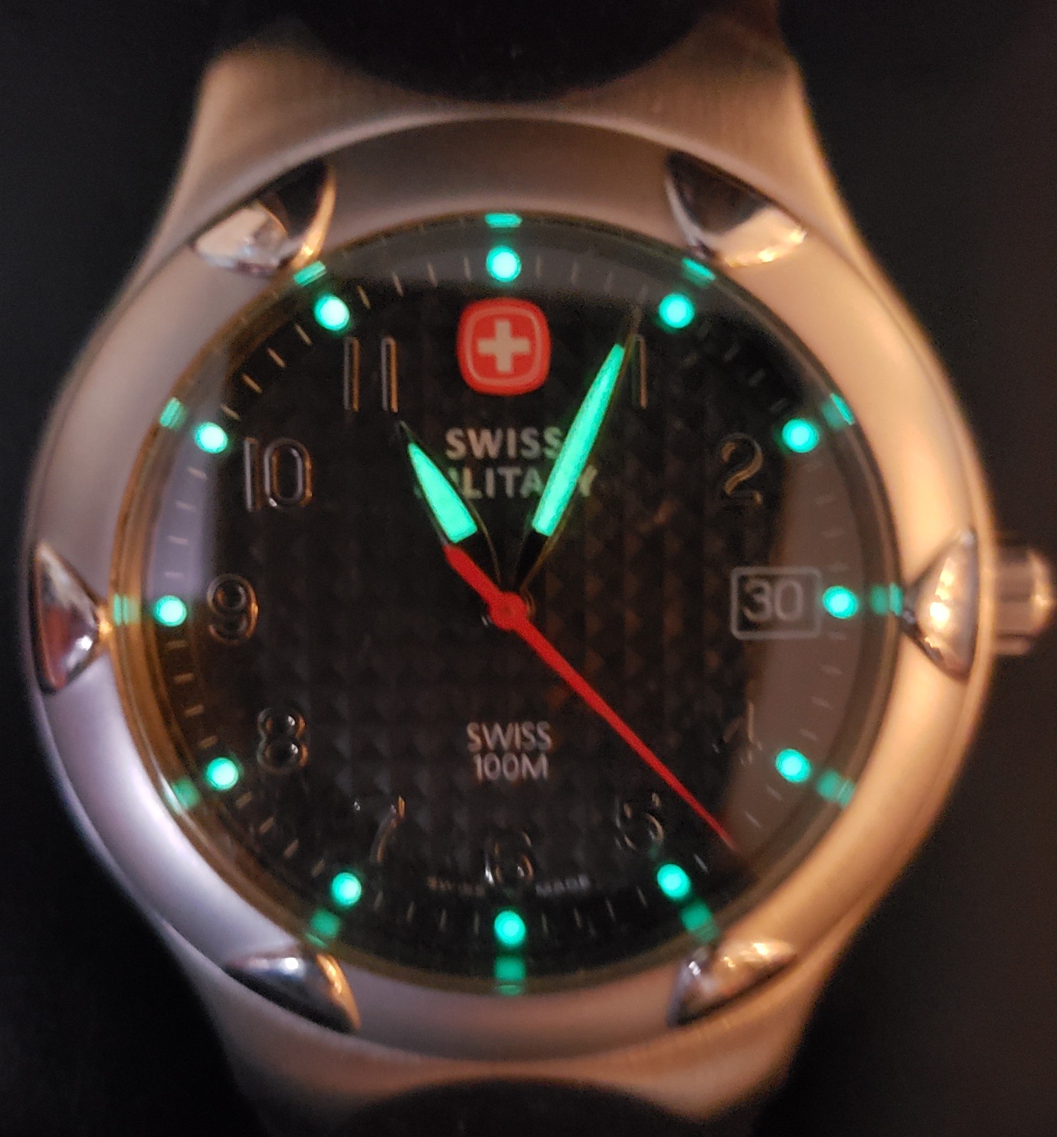 *Scarce* Wenger Swiss men’s military watch w/integrated rubber bracelet 260.0497