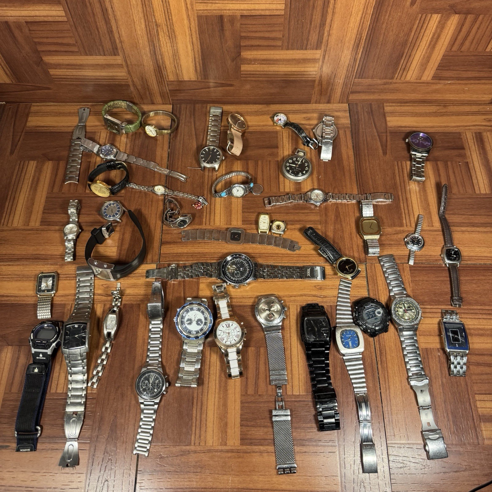 WATCH LOT FOR PARTS REPAIR OR BATTERY Swatch Bulova Fossil AND OTHERS