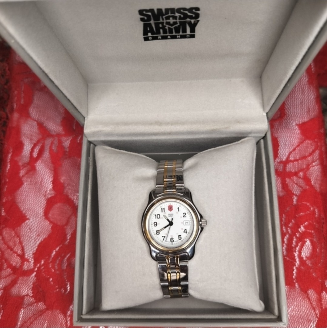 Vintage Victorinox Swiss Army Two-Tone Women’s Officer’s Field Watch