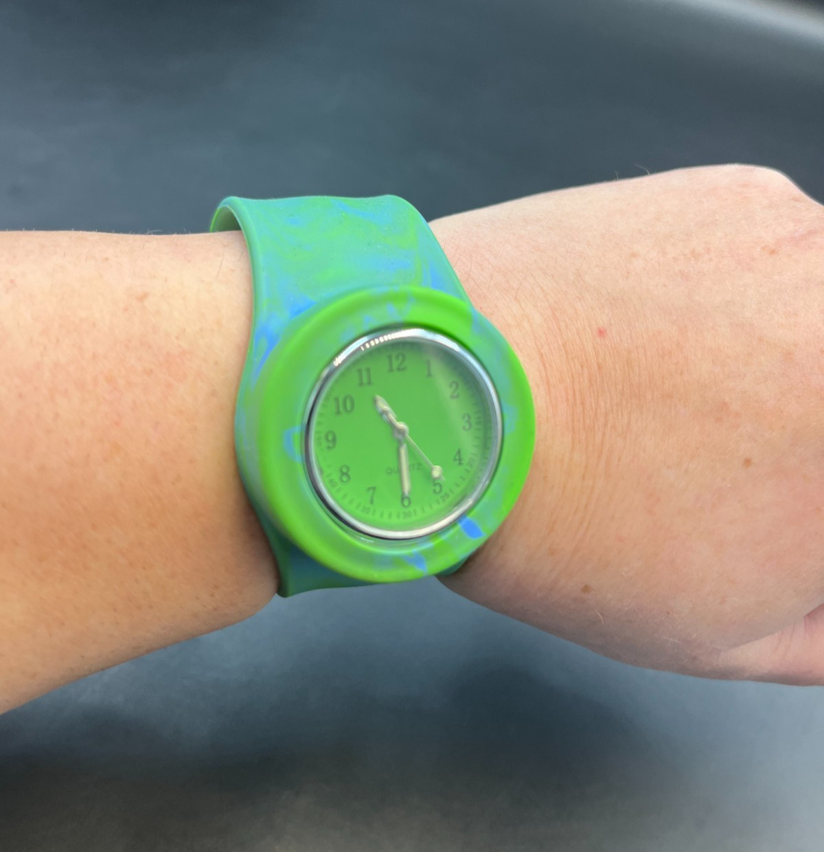Slap Time Bracelet Green Quartz Watch with Blue/Green Silicone Band -New Battery