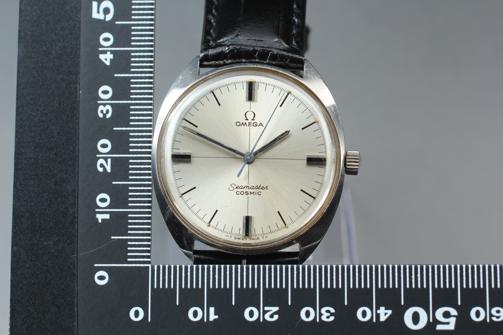 Near MINT OMEGA Seamaster COSMIC 35mm 135.017 Manual Silver Dial Men’s Vintage