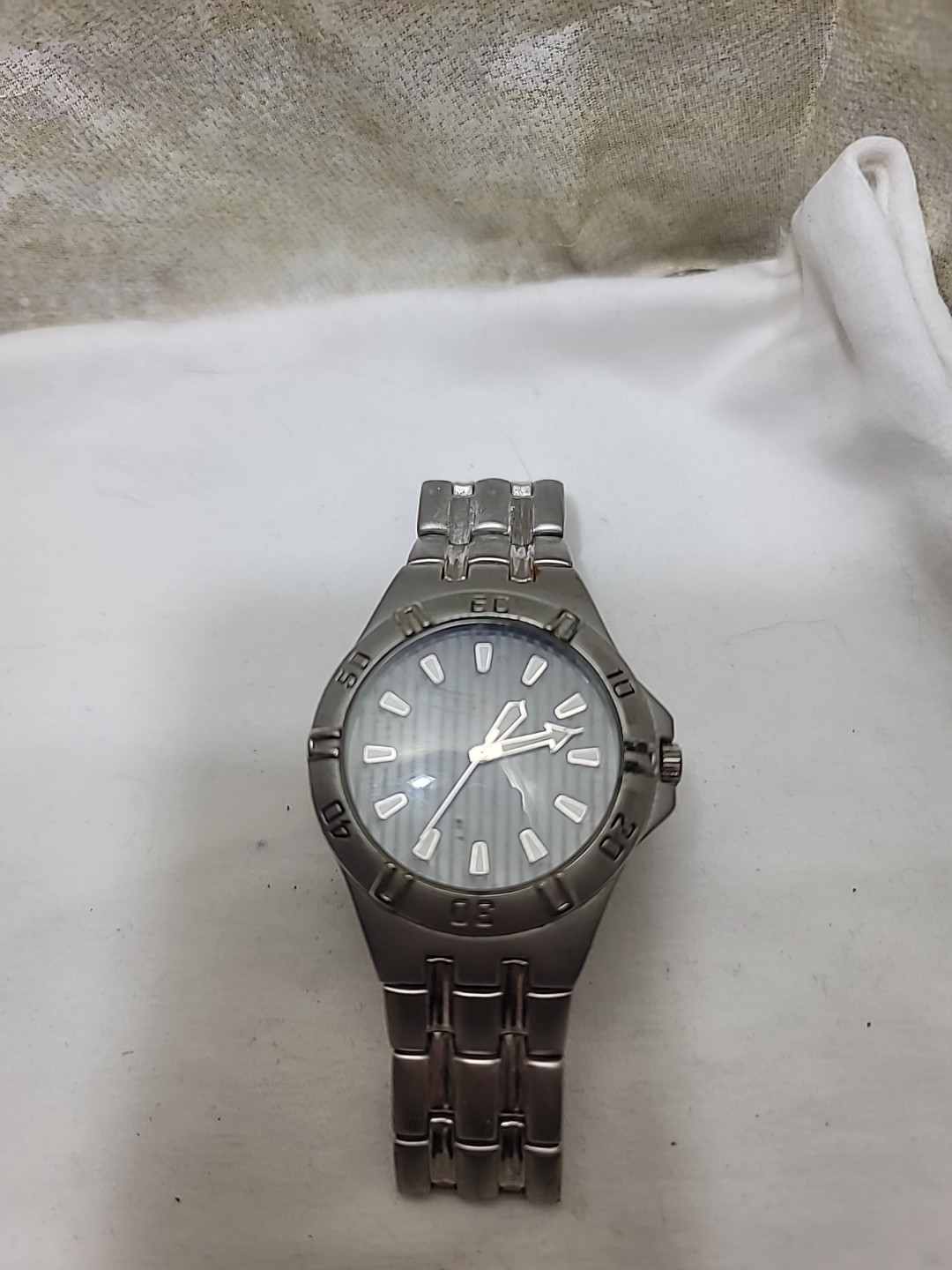 Vintage Captain 33mm Mens Quartz Watch Deployment Clasp Size 5-7.5