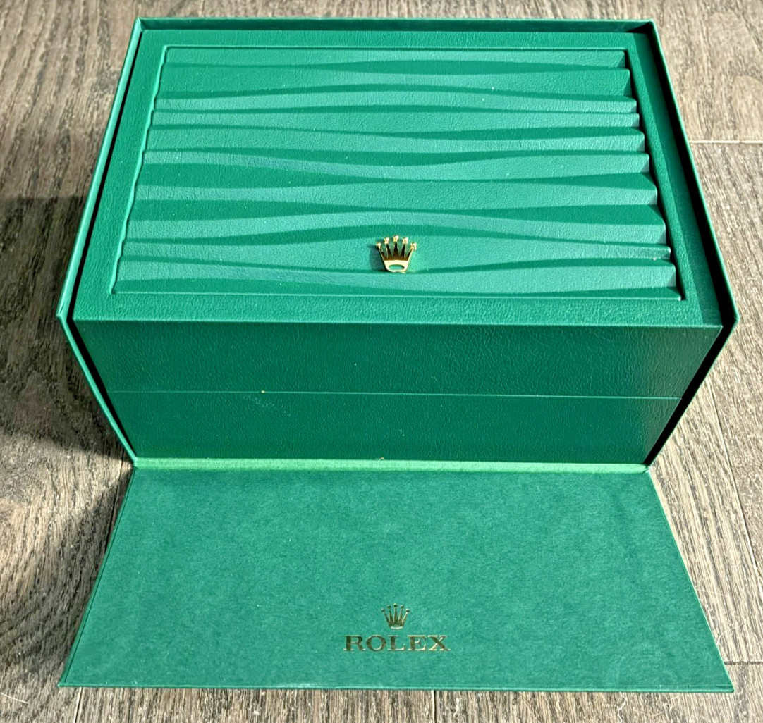 Rolex DATEJUST 41mm FULL SET – White Gold Fluted Bezel Jubilee 126334 OCT 2025