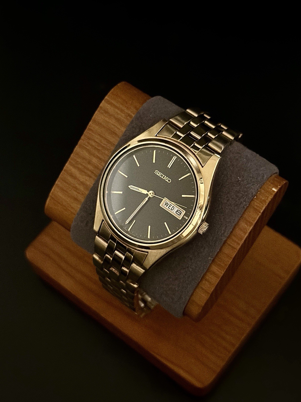 Vintage Seiko Calendar Day Date Ref.7N43-9048 37mm Gold Tone Black Dial