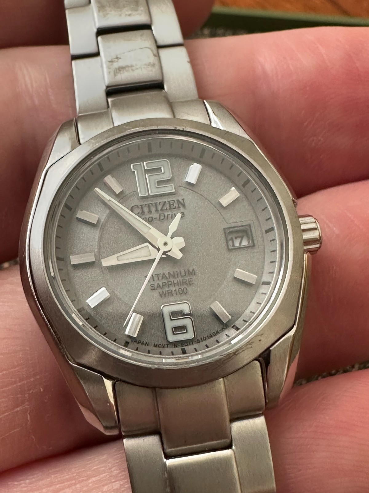 Womens Citizen Eco-Drive E011 WR100 – Gray Dial – Titanium – Runs well