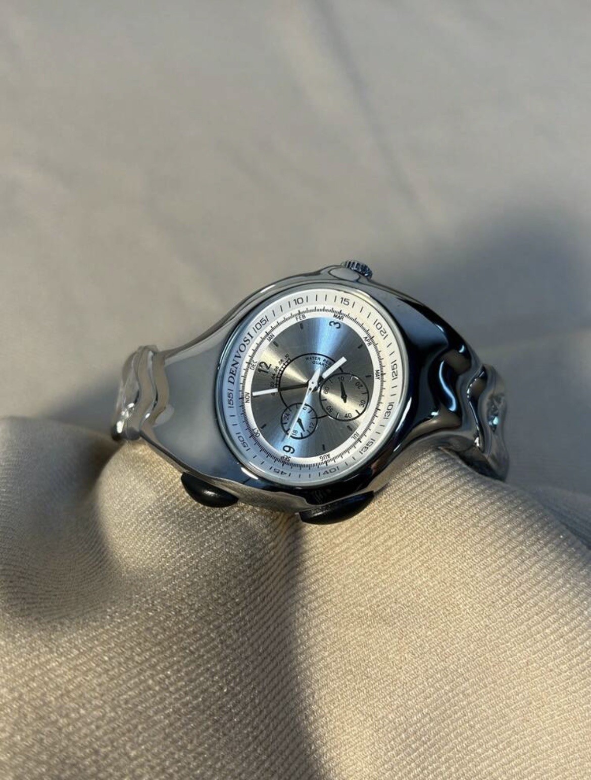 Futuristic Japanese Style Wave Bracelet Design Watch Y2K White