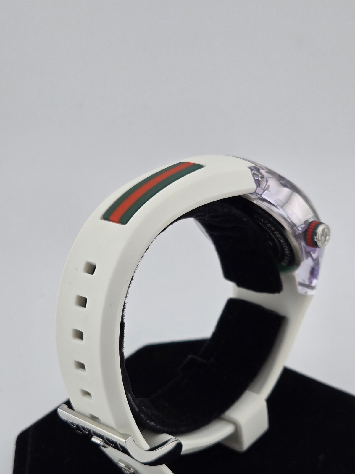 Gucci Sync L Women’s White Rubber Strap Quartz Watch – YA137302 ($670 MSRP)