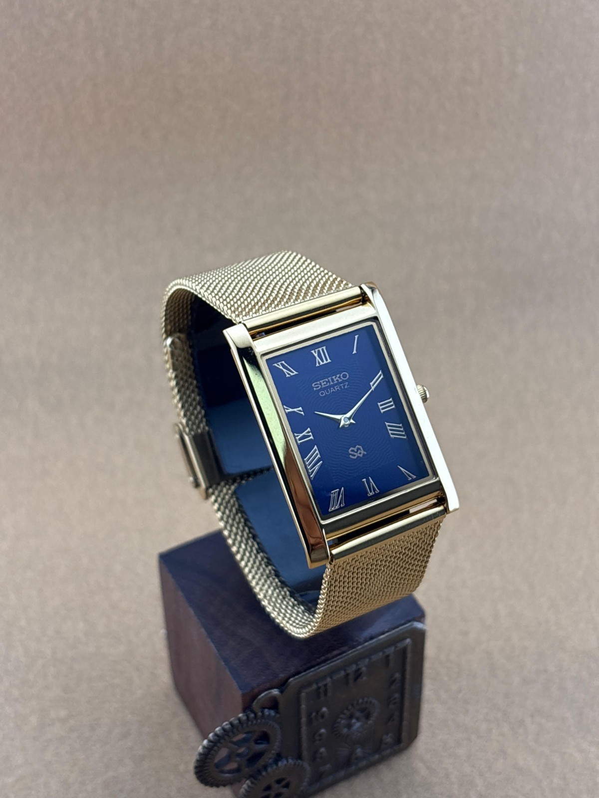 RARE GOLD BLUE Vintage Seiko Slim Quartz Men’s Wrist Watch