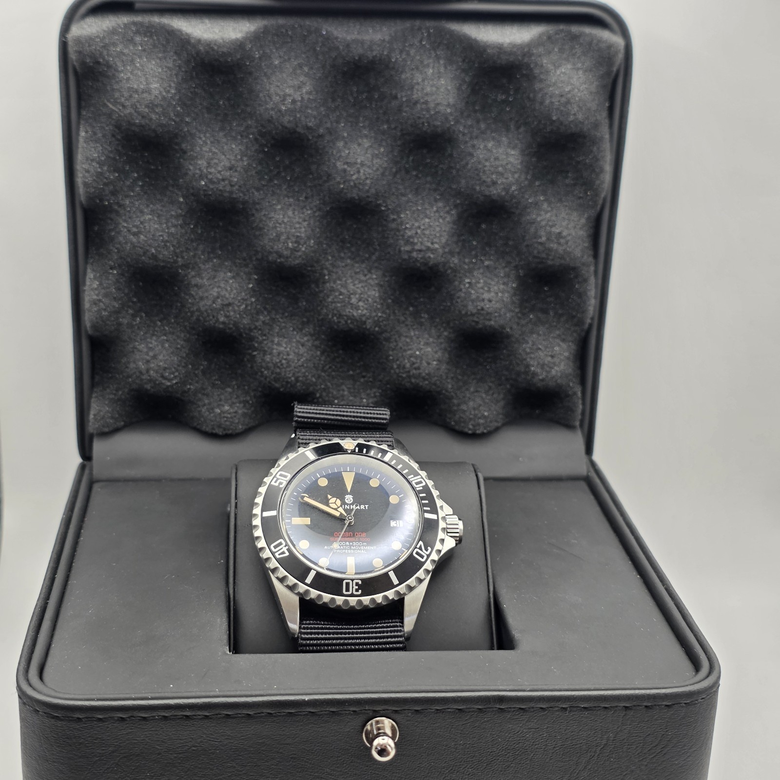 Steinhart Ocean One Vintage Red 42mm Excellent with Box and Papers