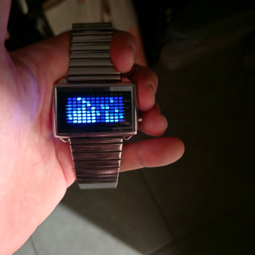 TOKYOFLASH EQUALIZER LCD Vintage digital with LCD display and LED backlight