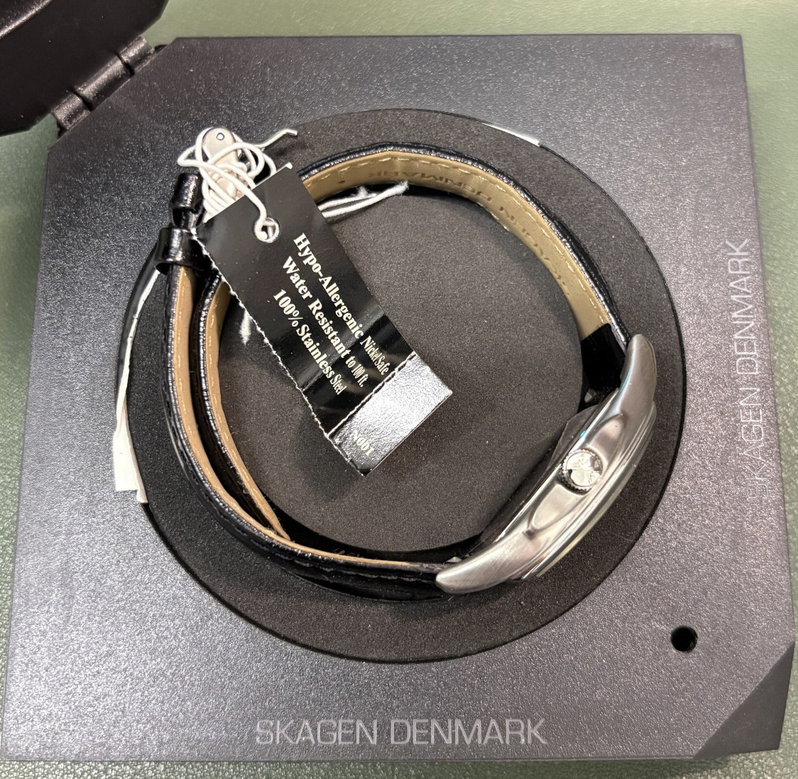 IN ORIGINAL BOX Skagen Denmark Silver Leather Band Watch Model 180LSLLW