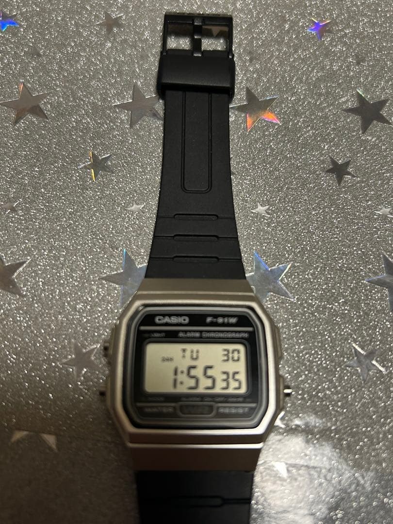 CASIO F-91W – Excellent condition, fully functional, classic digital wristwatch.