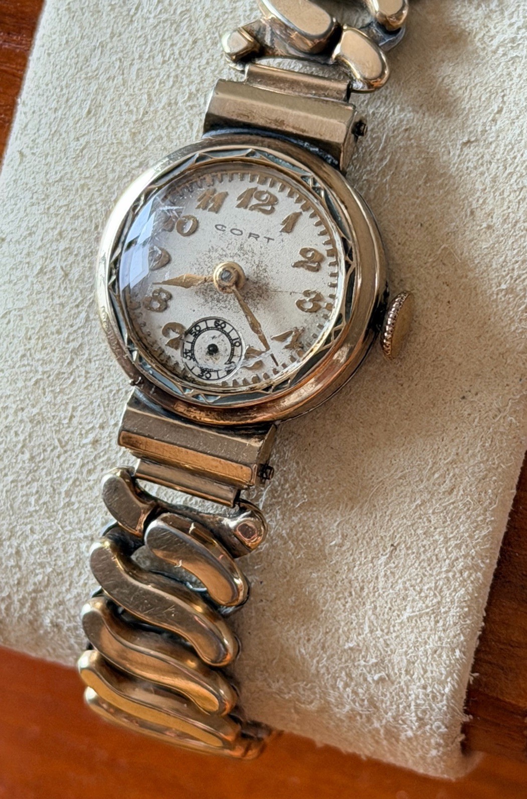 VTG CORT WATCH CO. Gold Filled Art Deco Style Sweetheart Bracelet WRIST WATCH