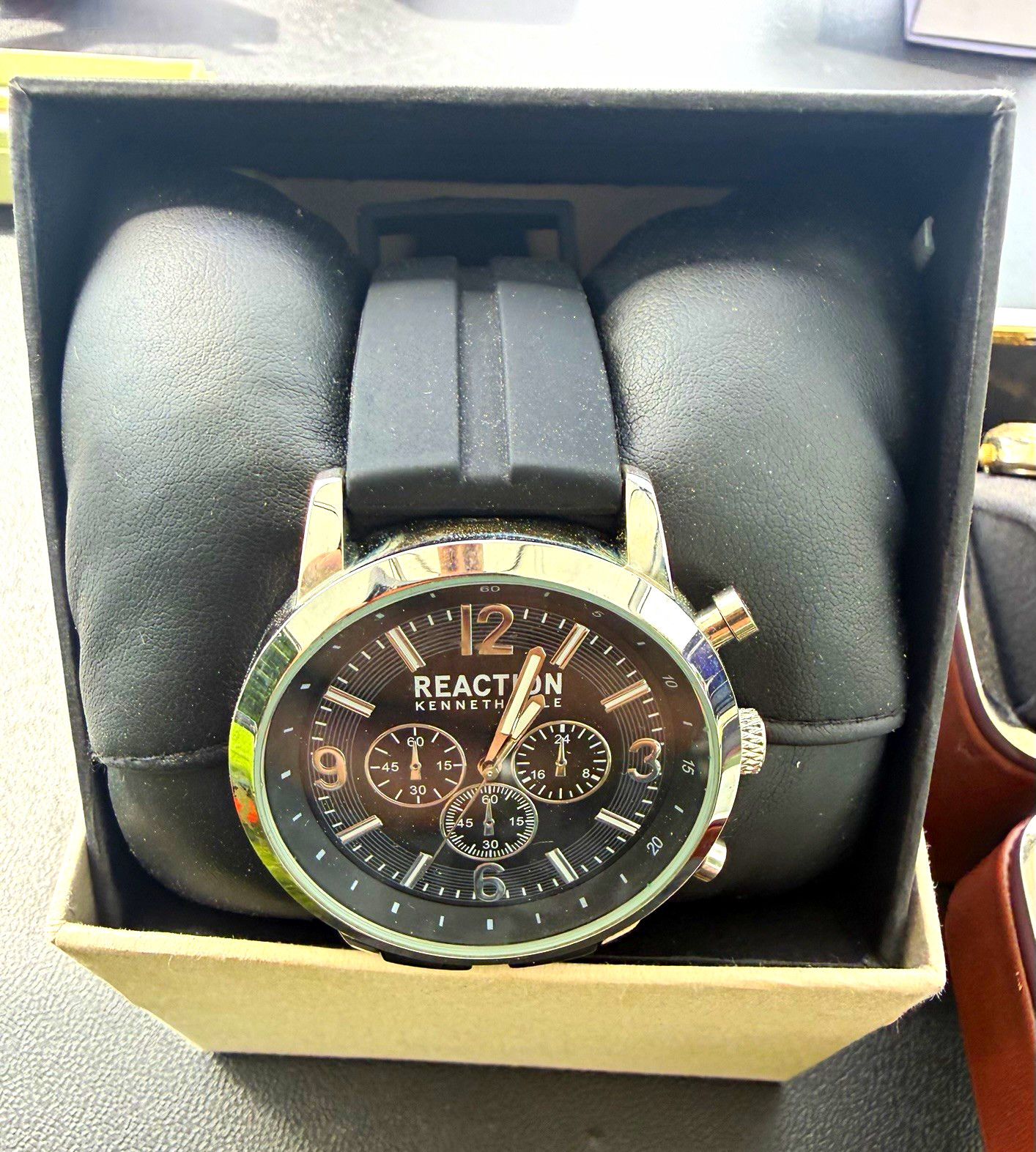 Kenneth Cole Reaction Men’s Quartz Chronograph Watch Black Dial Rubber Strap Box