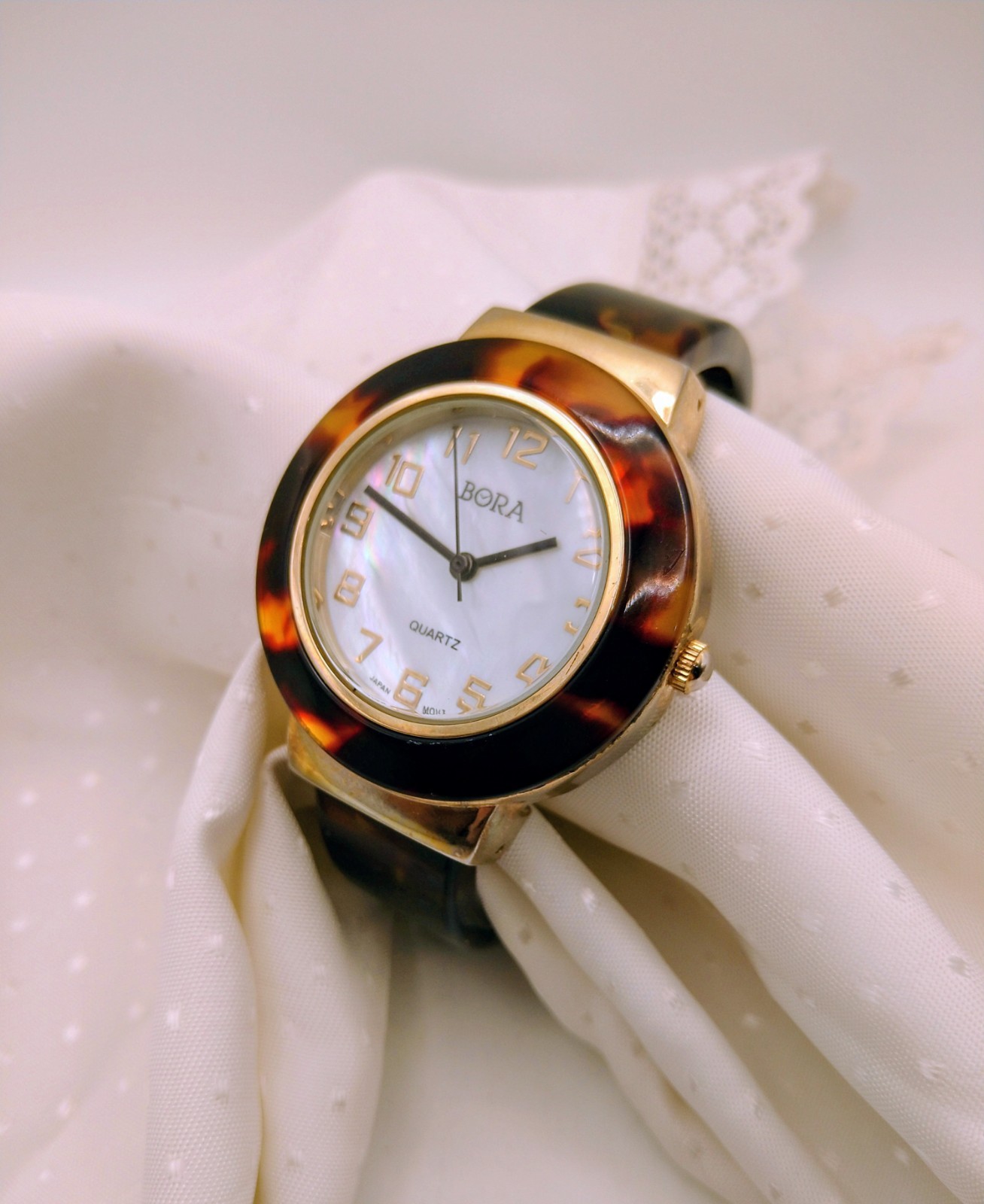 Bora Watch Tortoiseshell Bangle Mother Of Pearl Gold Tone Japan Needs Battery