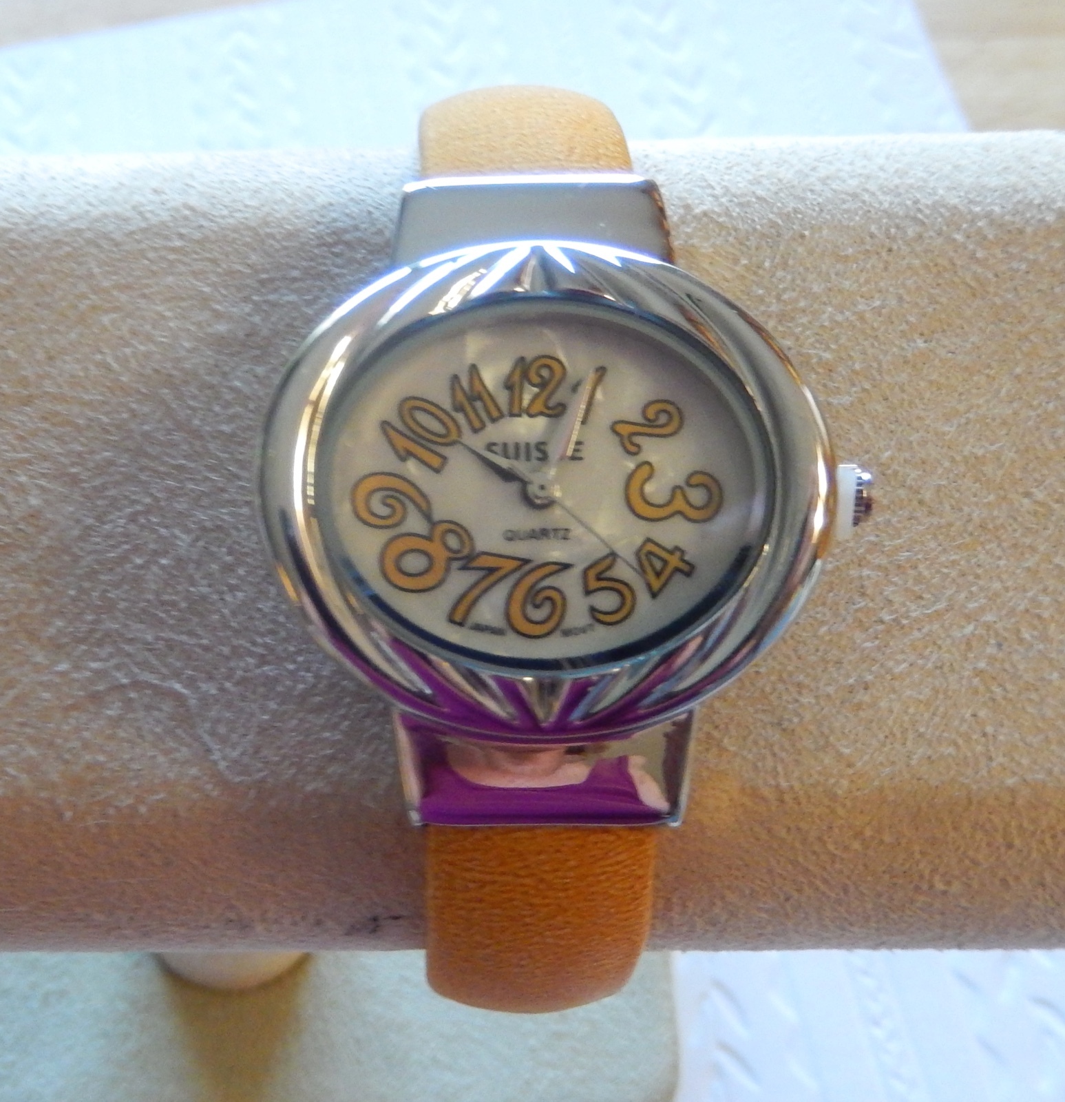 Watch Womans Cuff-round face-flower print pink purple matching zippered bag