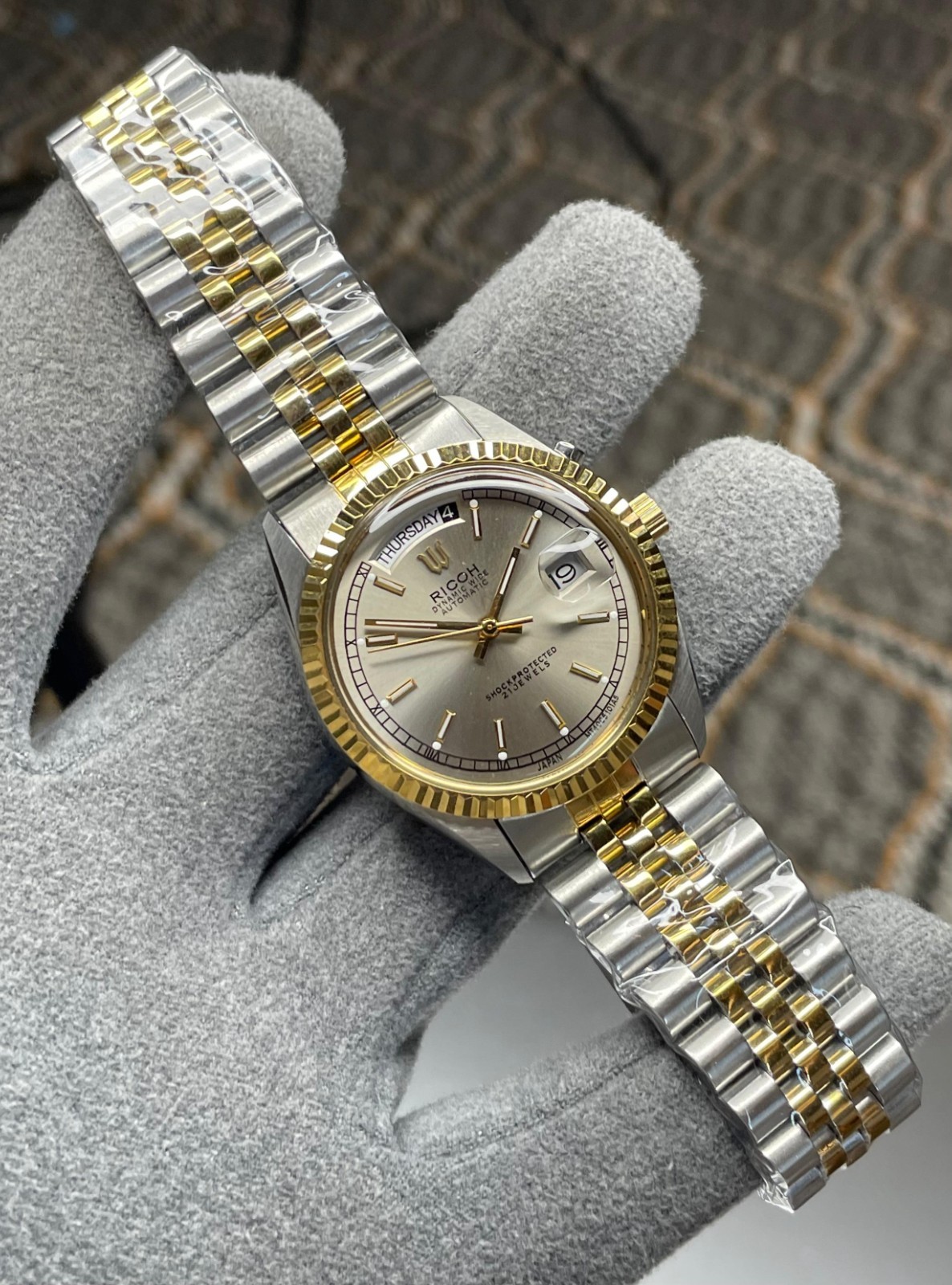 Ricoh President Dynamic Wide Automatic Two Tone 21 jewels Wrist watch japan