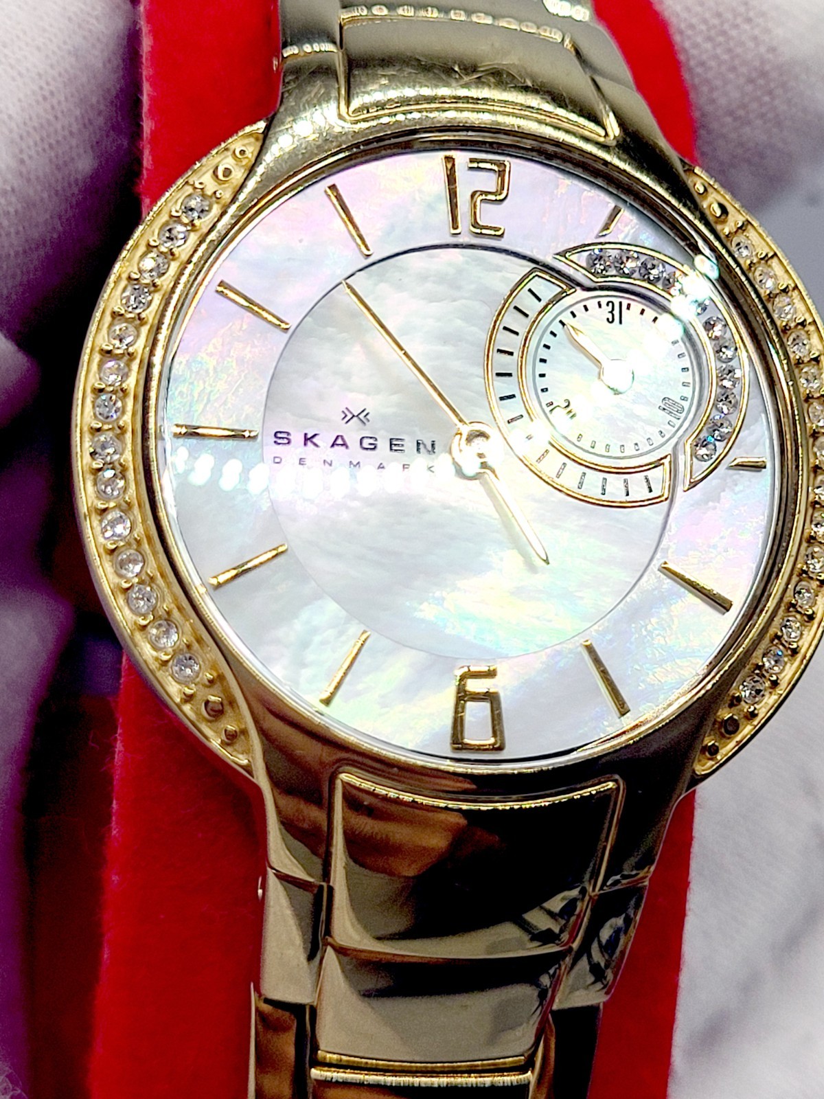 [Works] Skagen Denmark Mineral Crystal Quartz Analog Ladies Watch MOP Dial