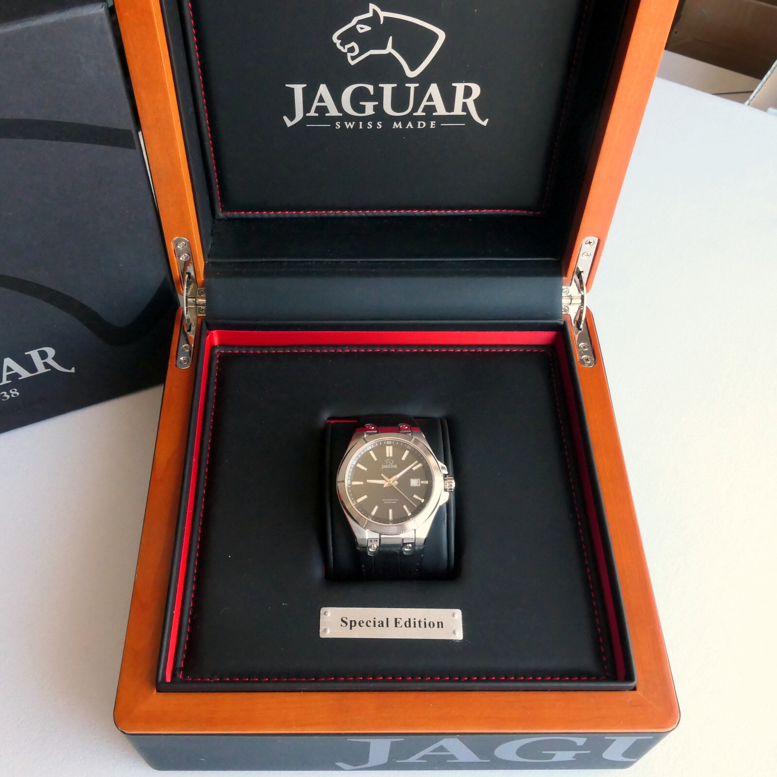 Jaguar Classic Coupe Art Deco Car Accessory Swiss Made Luxury Automatic Watch