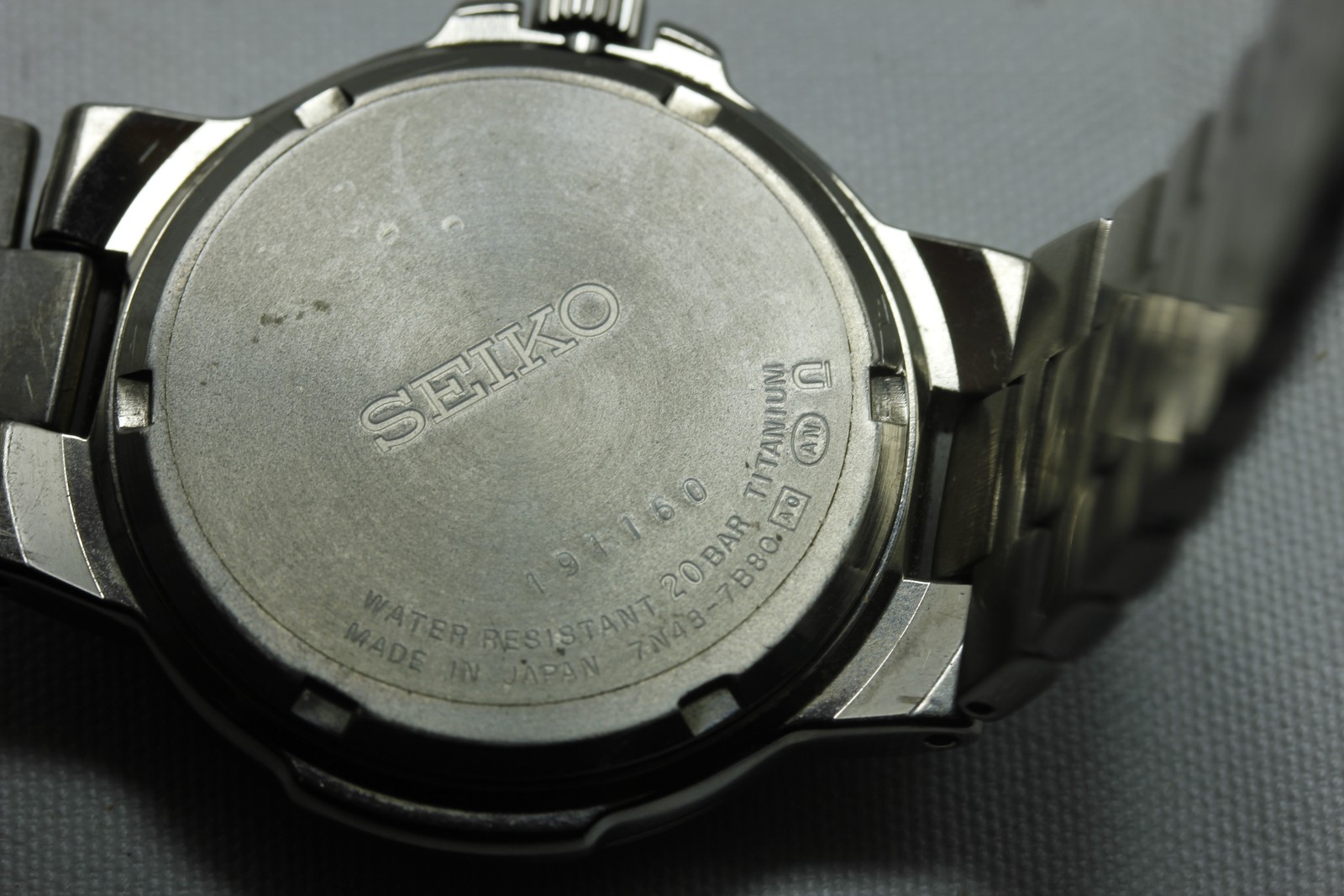 SEIKO 7N43-7B80 Titanium Day Date Kanji 38mm Qz Men’s Watch vintage 1993