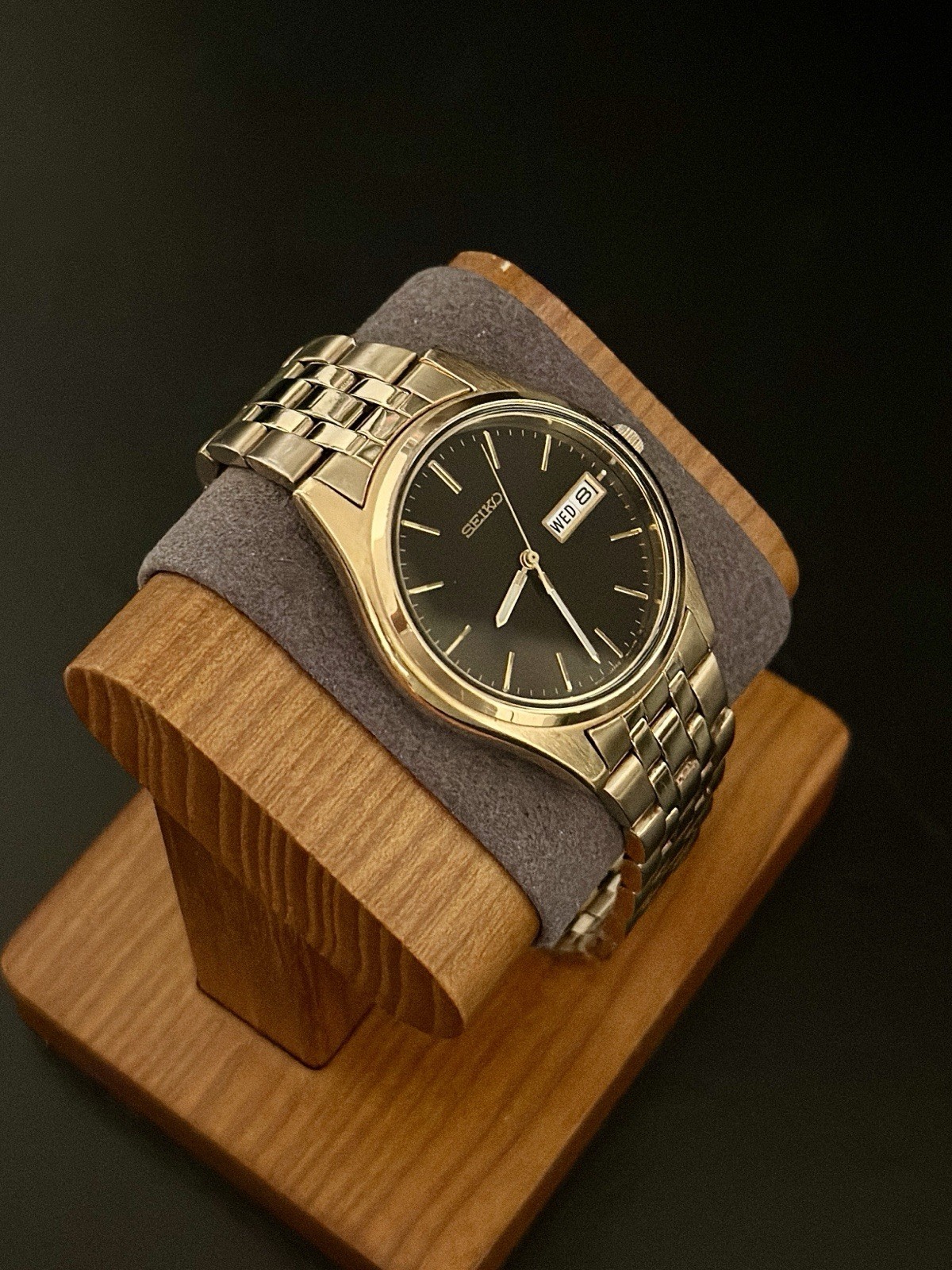 Vintage Seiko Calendar Day Date Ref.7N43-9048 37mm Gold Tone Black Dial