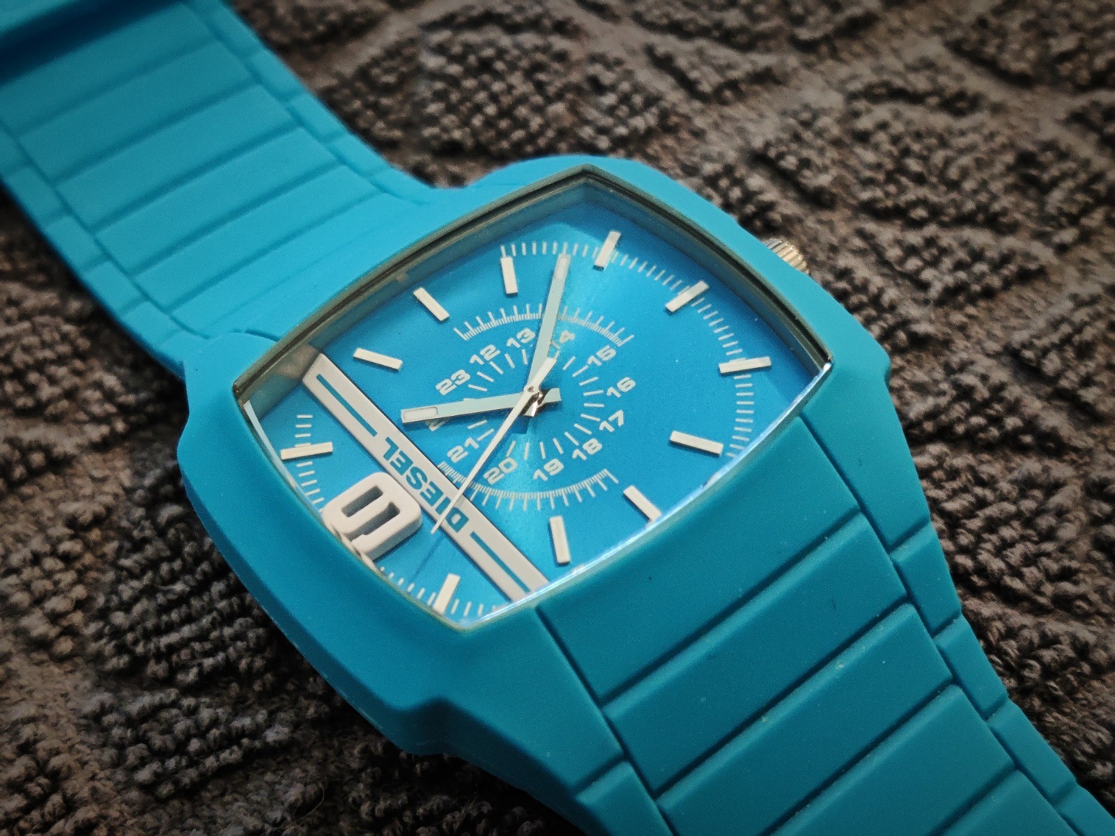 ⌚Diesel DZ-1584 Trojan Blue Silicone Watch 44mm Mineral Crystal New Battery🔋
