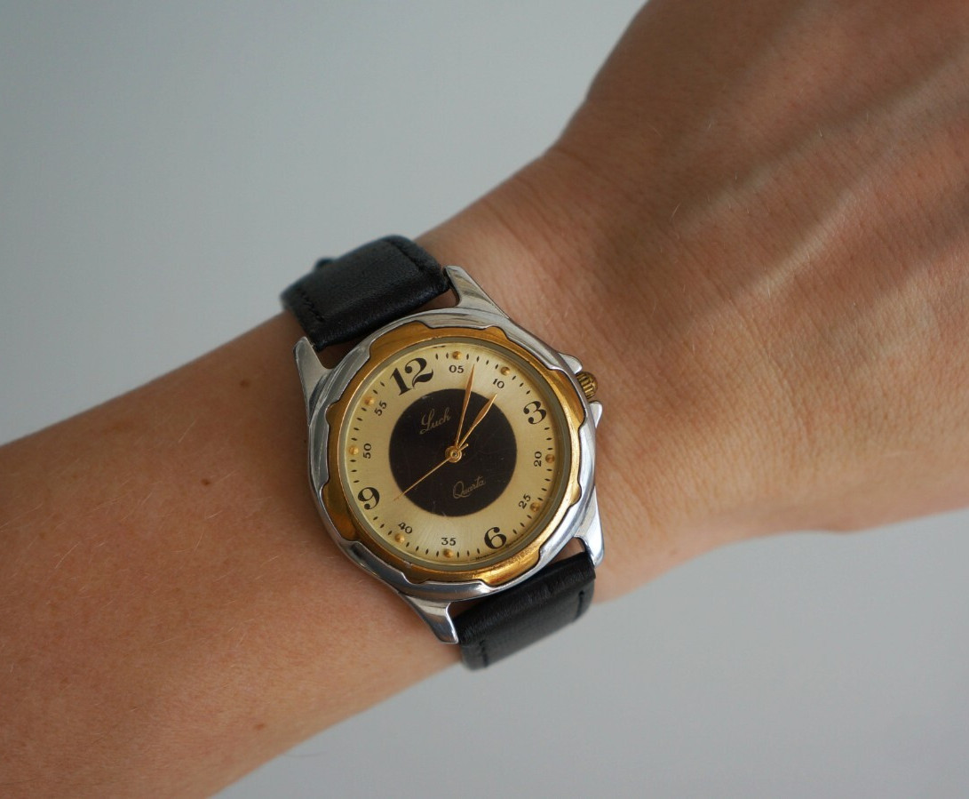 LUCH quartz wristwatch with two-tone metal case and pearl sheen dial