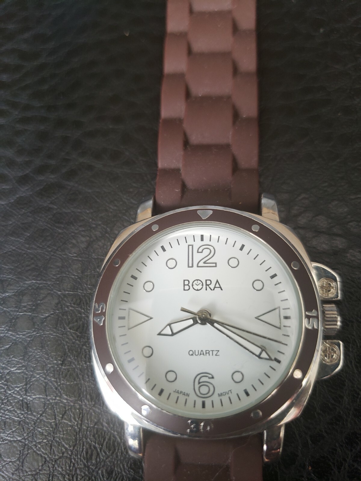 BORA WATCH LADIES SPORT JELLY SILICONE BAND NEW BATTERY