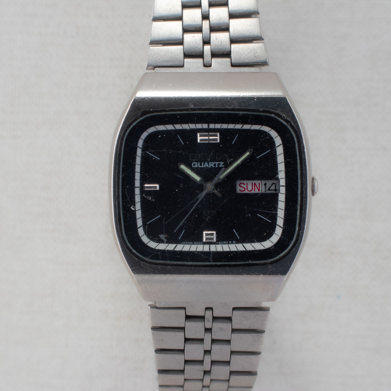 Vintage Seiko SQ Quartz 8223-508A Dark Blue Dial White Accent TV Case Watch