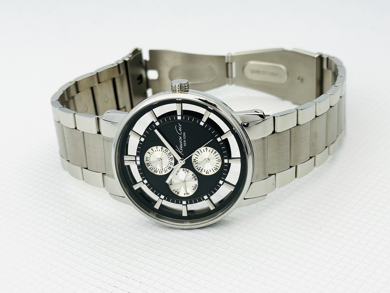 Kenneth Cole KC9115 Men’s See-through transparent Black Dial Bracelet Watch