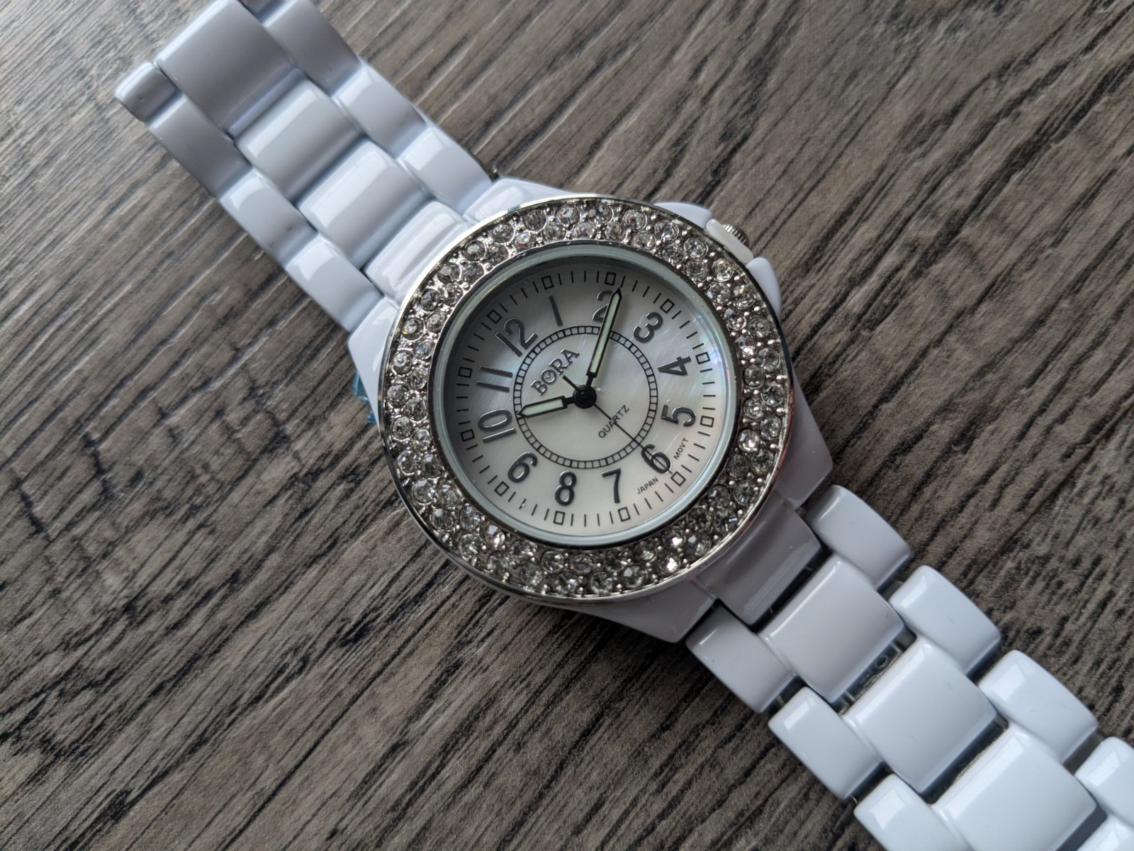 BORA Diamond & White Tone Watch New Battery