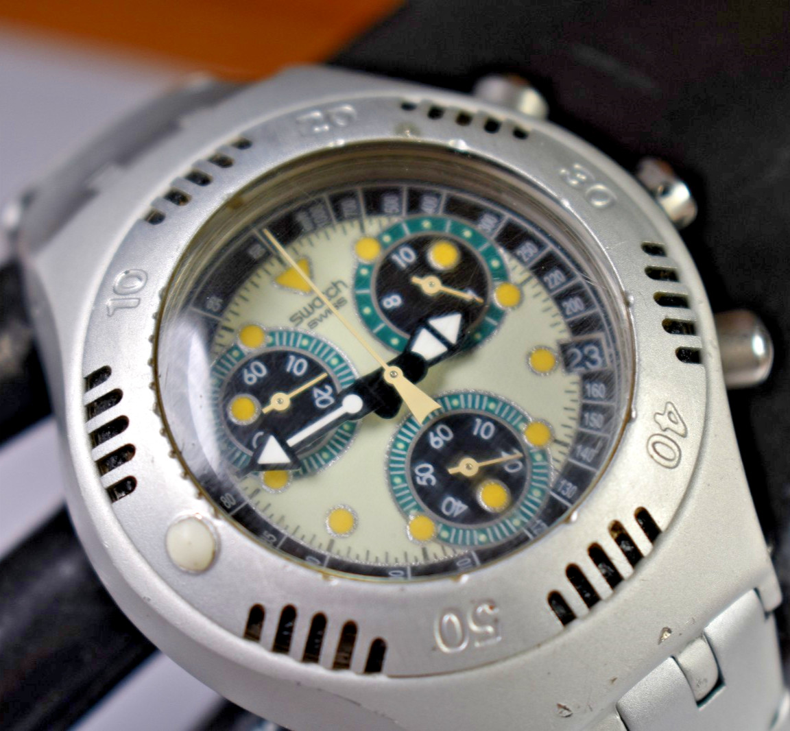 Swatch Irony Scuba 200 Chrono Satsuma Men’s Yellow/Green Dial Aluminum NEW BATT
