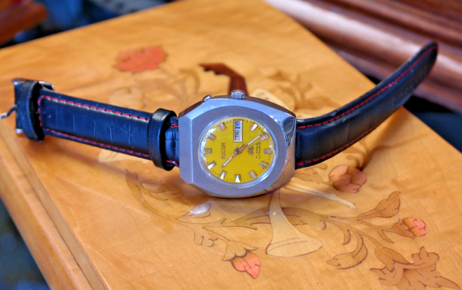 Truly Unique Yellow Men’s Wristwatch: RICOH 21 Jewels w/Date&Day – Automatic