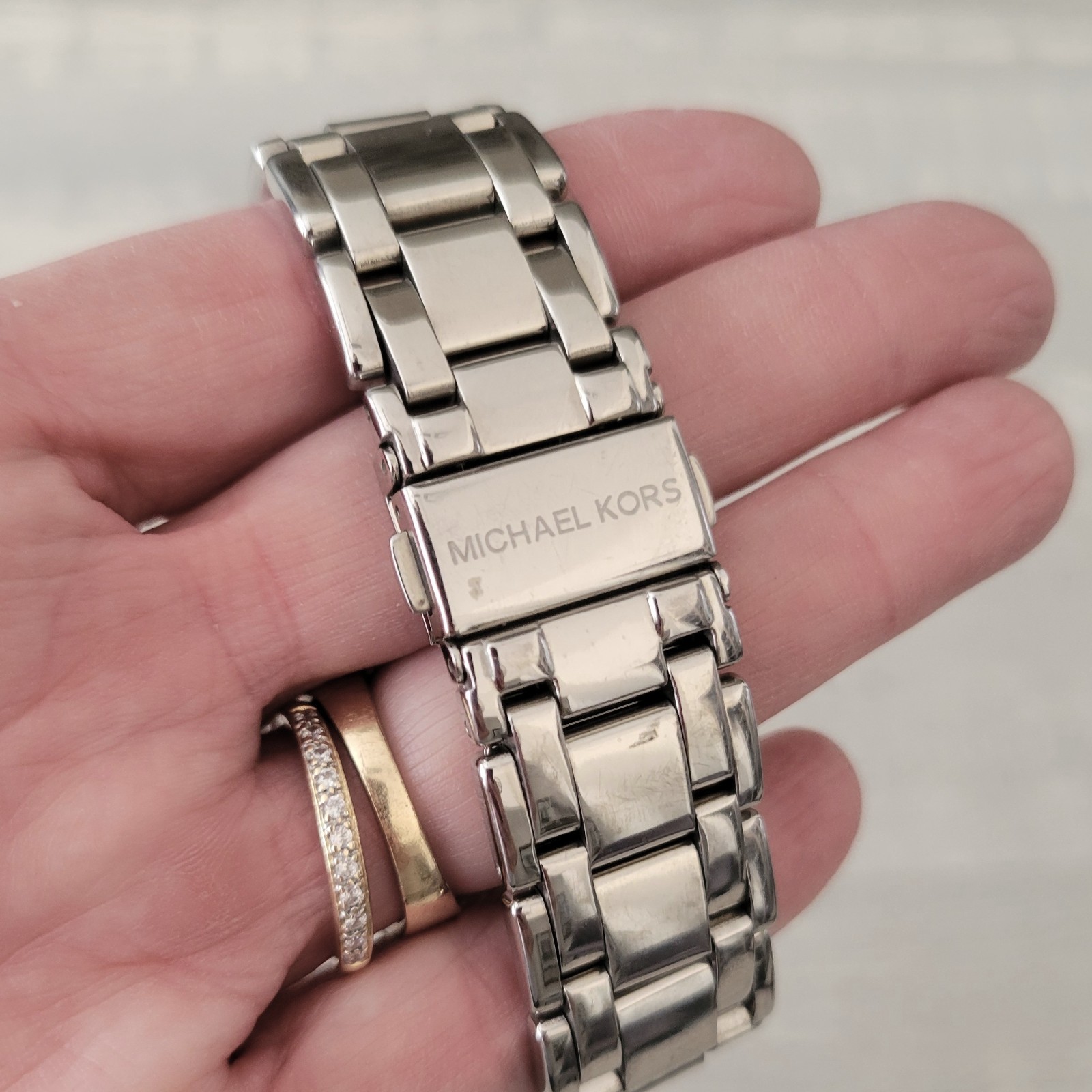 Michael Kors Womens Watch Large Silver Tone Round White Face w/ Date MK-5325 EUC