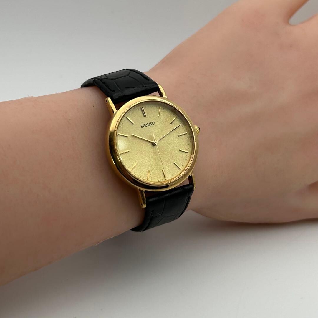 SEIKO 7N01-6900 Vintage Mens Quartz Watch Gold Dial Japan Minimal 31.7mm RARE