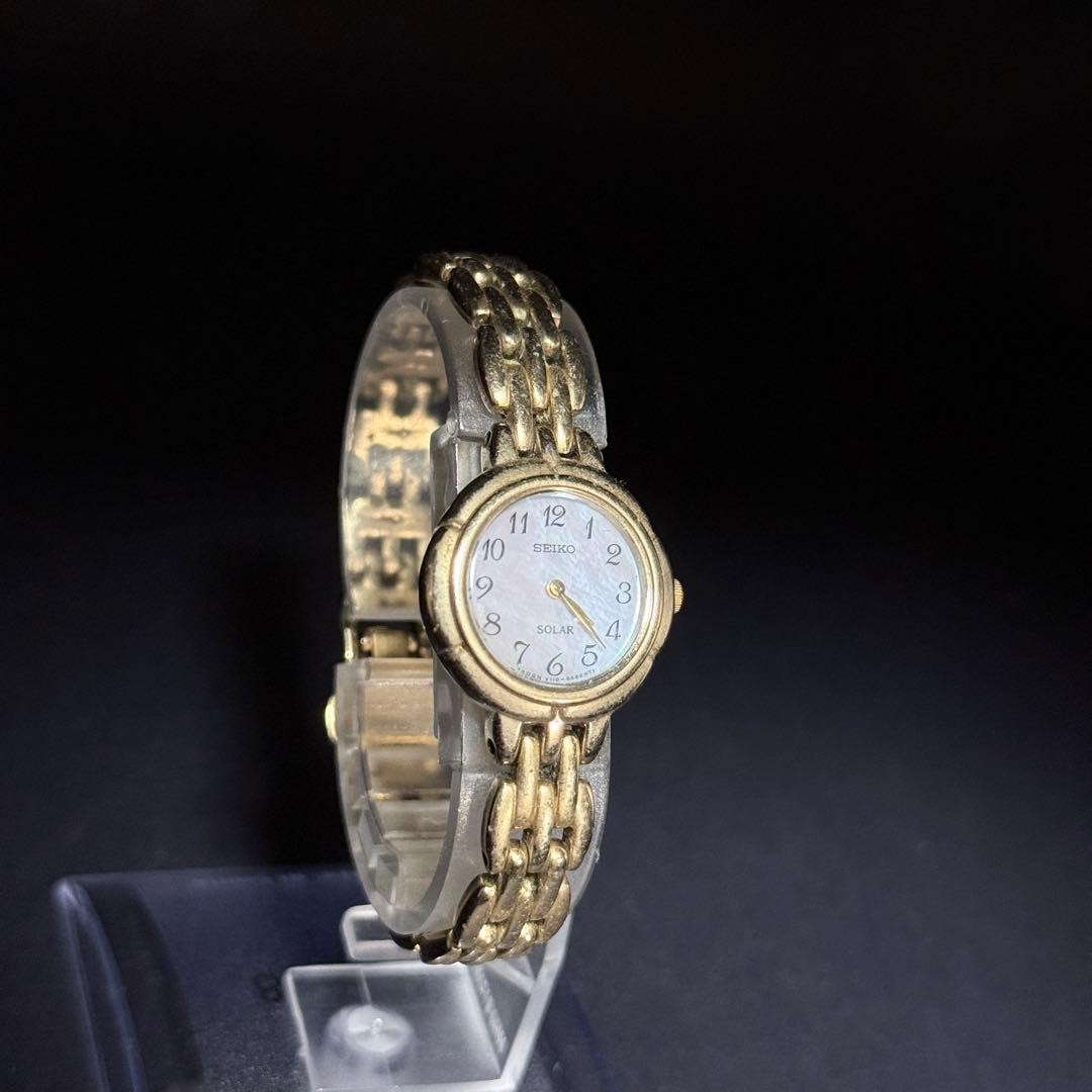 SEIKO V110-0A70 Watch with Chain and Shell Dial