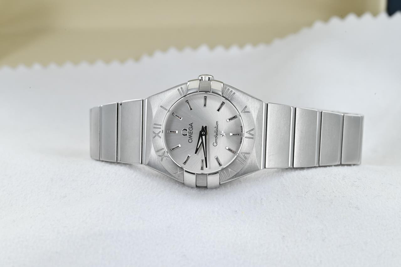 Ladies Omega Constellation Watch 123.10.24.60.02.001 – 24mm Silver Dial 2010
