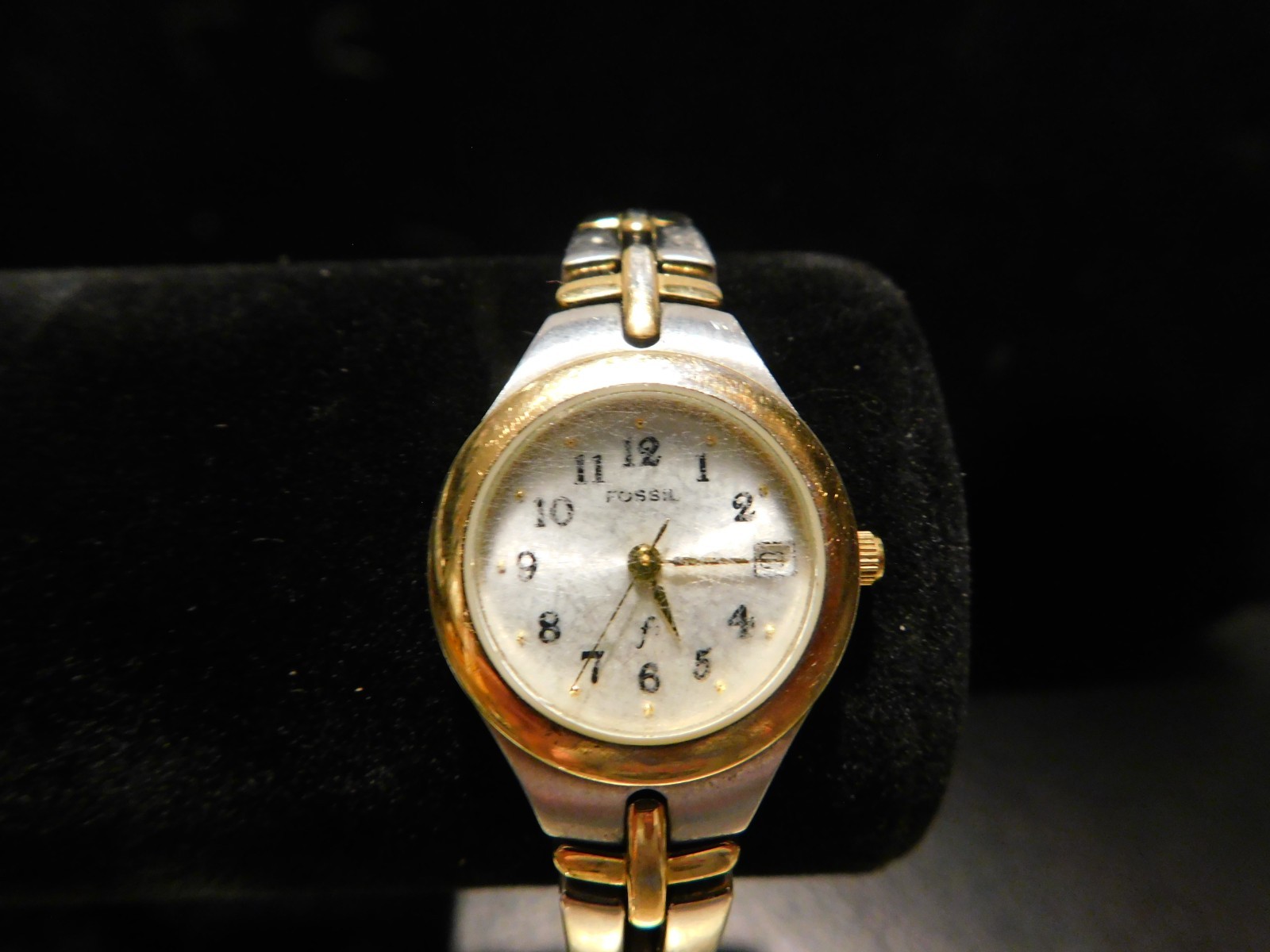 Fossil F2 ES-9439 Silver Tone Watch Runs Great Batt. Inst. 7/2/25