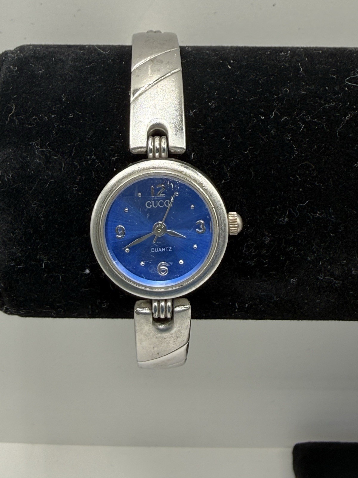 Gucci 9000L Women’Quartz Analog Watch Blue Dial Silver Bracelet 23.9mm untested