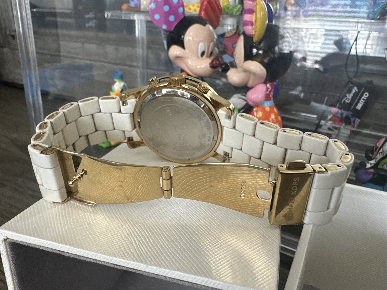 MICHAEL KORS Runway MK5145 Quartz Mineral Crystal Watch Chronograph 6″ wrist