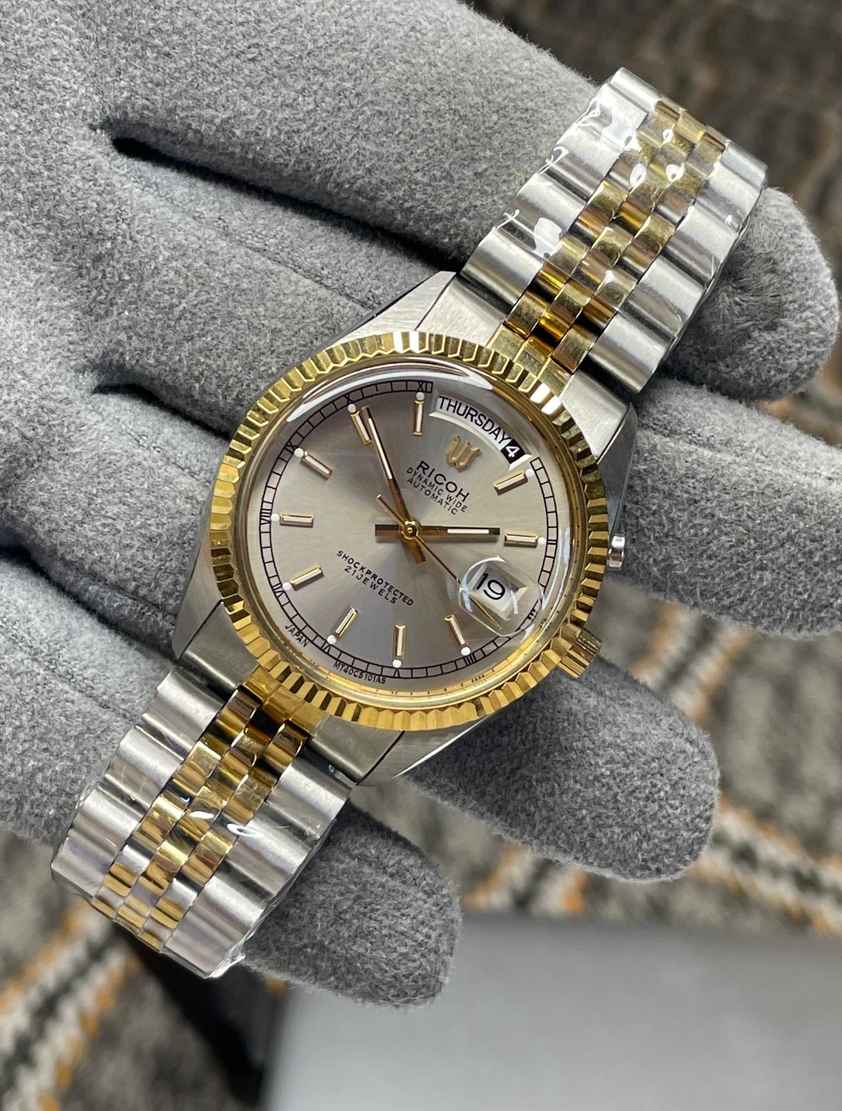 Ricoh President Dynamic Wide Automatic Two Tone 21 jewels Wrist watch japan