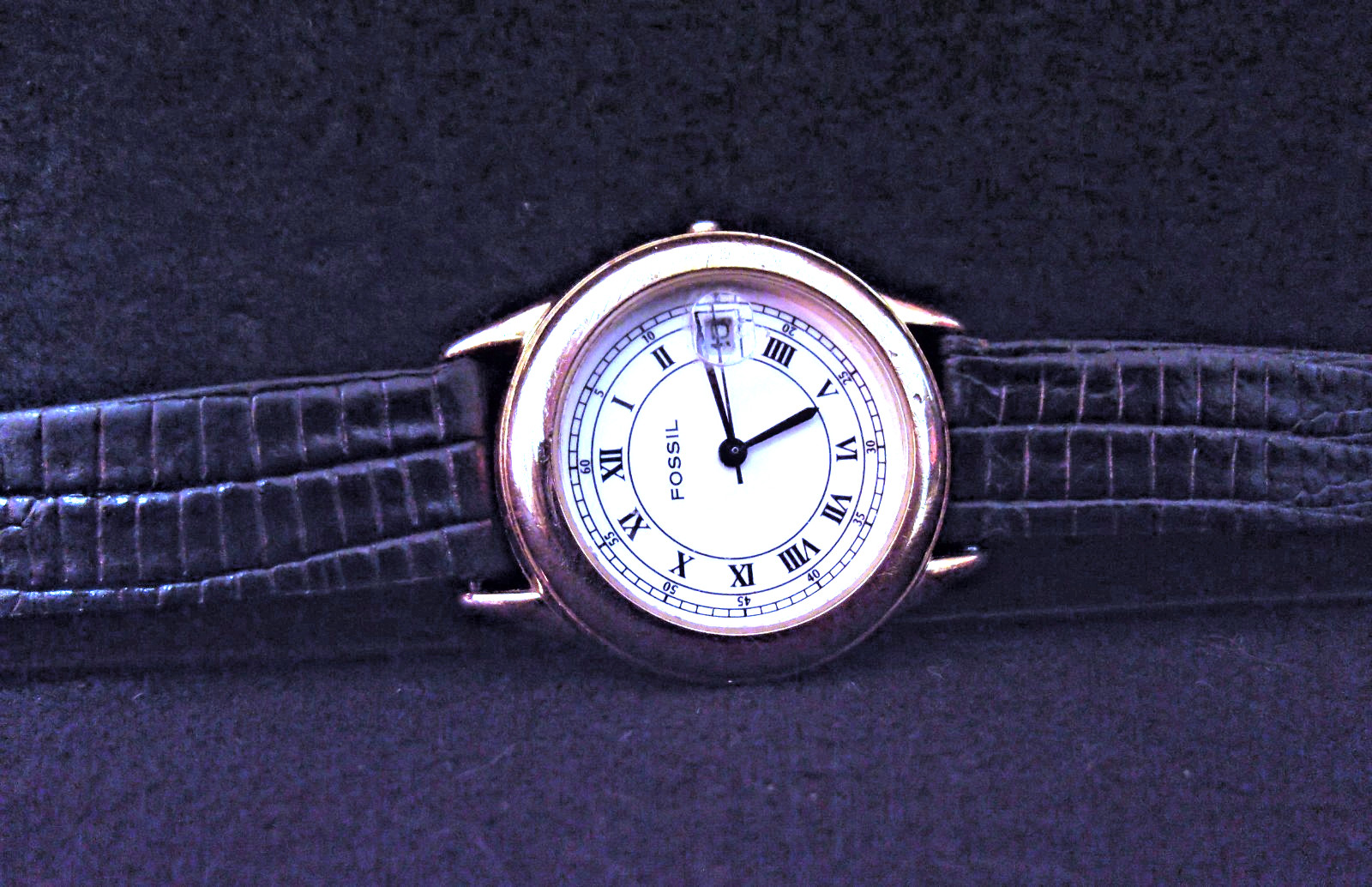 Fossil ES-8625 Men’s Watch 30/100F W/R new battery works. Authentic Fossil.