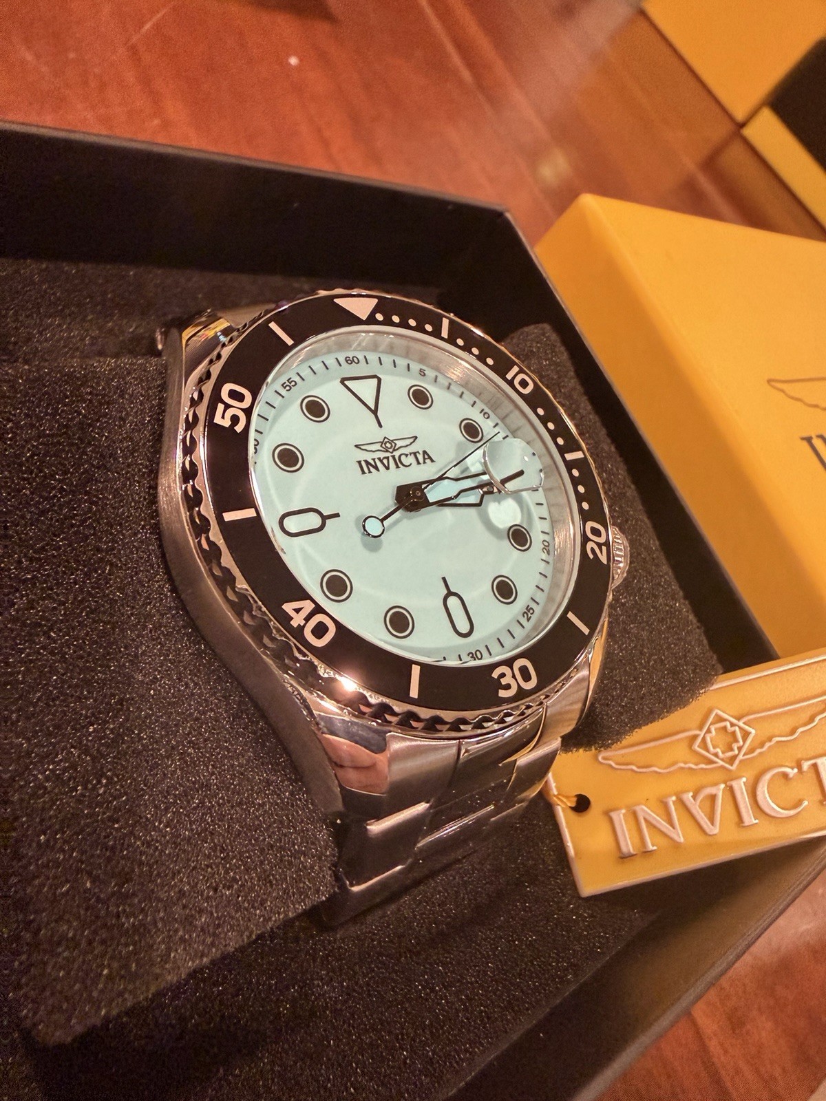 Invicta Pro Diver Men’s Quartz Diver Watch Blue Dial Black Bezel 200m 43mm Box