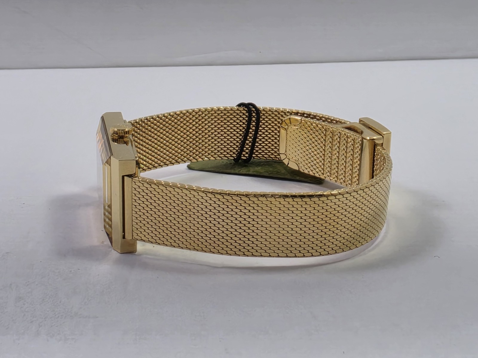 Gucci G-Frame SWISS Quartz Gold Tone Stainless Steel Ladies Mesh Watch YA147410