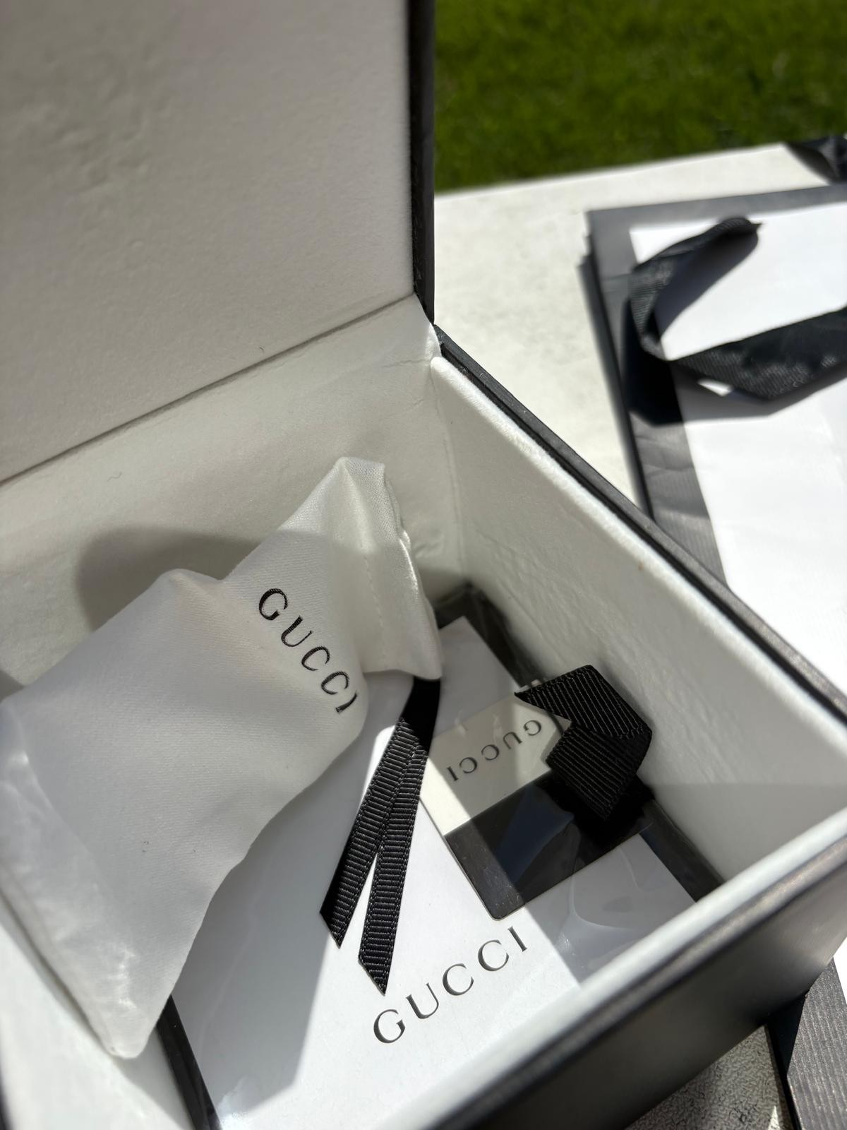 Gucci 1600L 27mm Silver Sunburst Dial Two-Tone SS Bracelet Quartz Date 30m