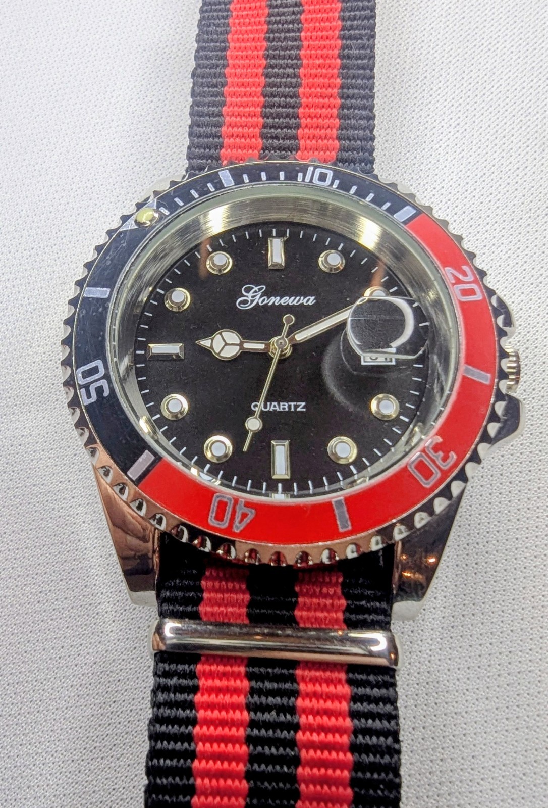 Gonewa 001 Men’s Diver Inspired Sports Quartz Watch. Looks Great, Value Cost